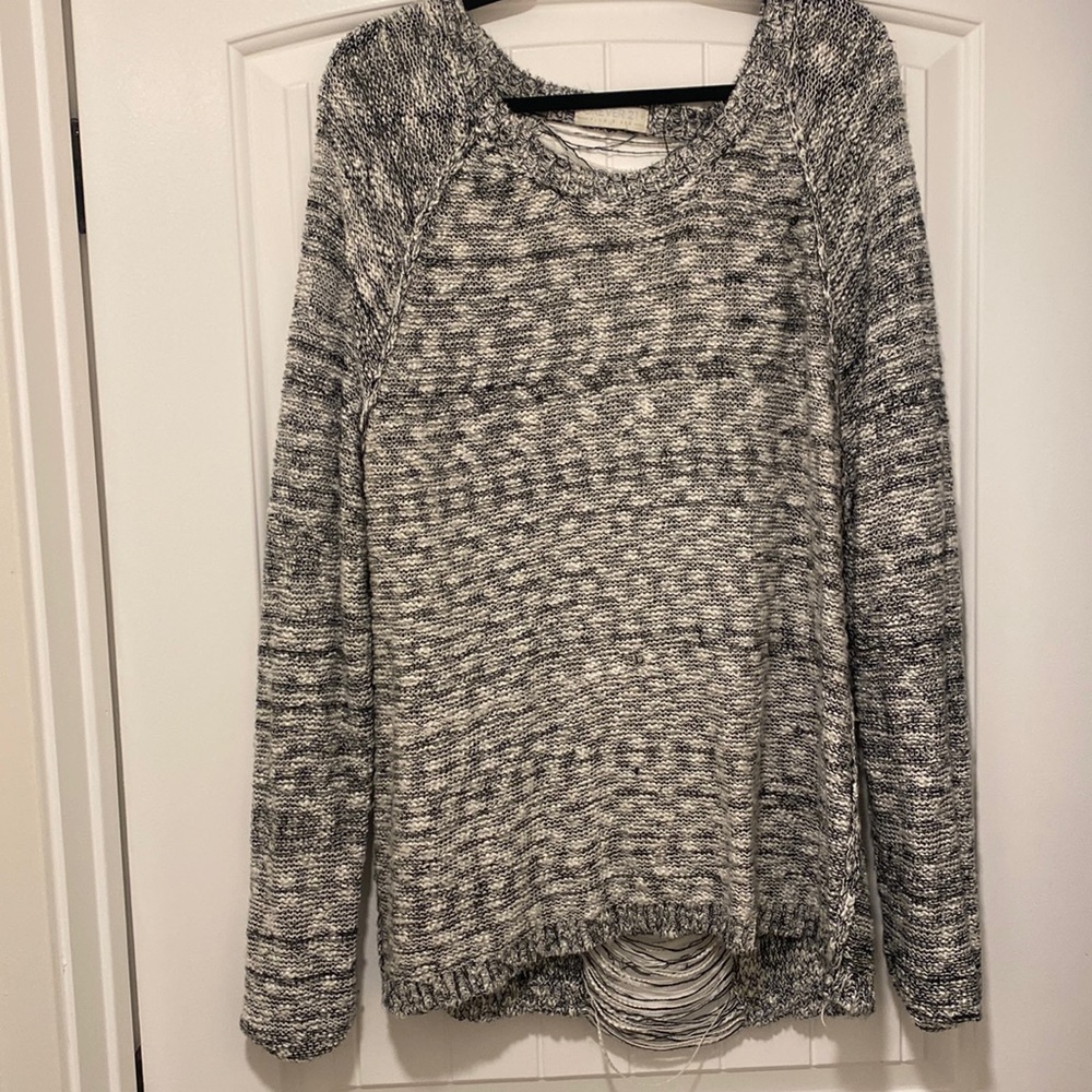 Oversized B/W Sweater with ripped open back